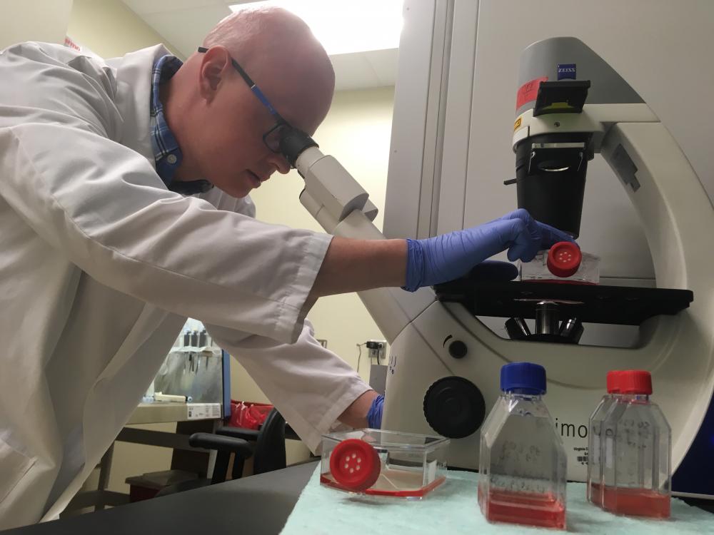 Seth Spencer using a microscope